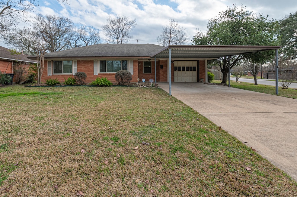 2111 Libbey Dr, Houston, TX 77018 - photo 1