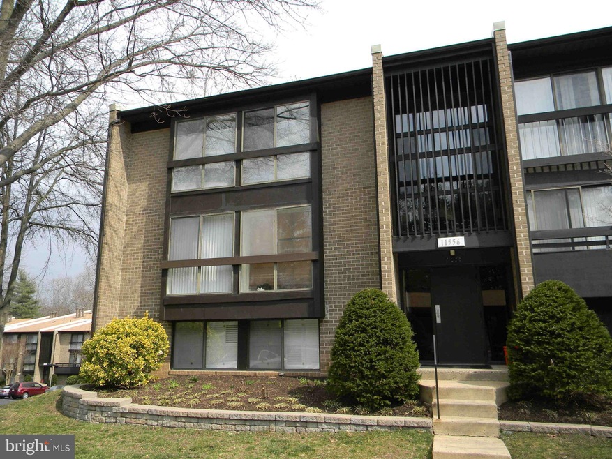 11556 Rolling Green Ct unit 100, Reston, VA 20191 - photo 1