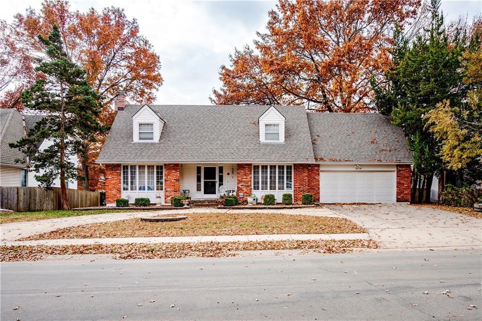 703 NE Pilgrim Way, Lees Summit, MO 64086 - photo 1