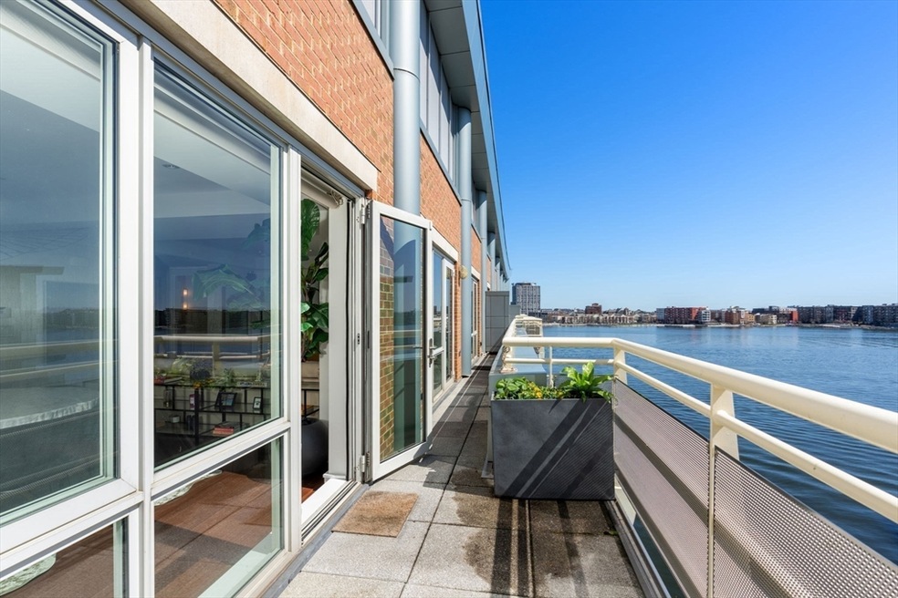 3 Battery Wharf unit 3606, Boston, MA 02109 - photo 1
