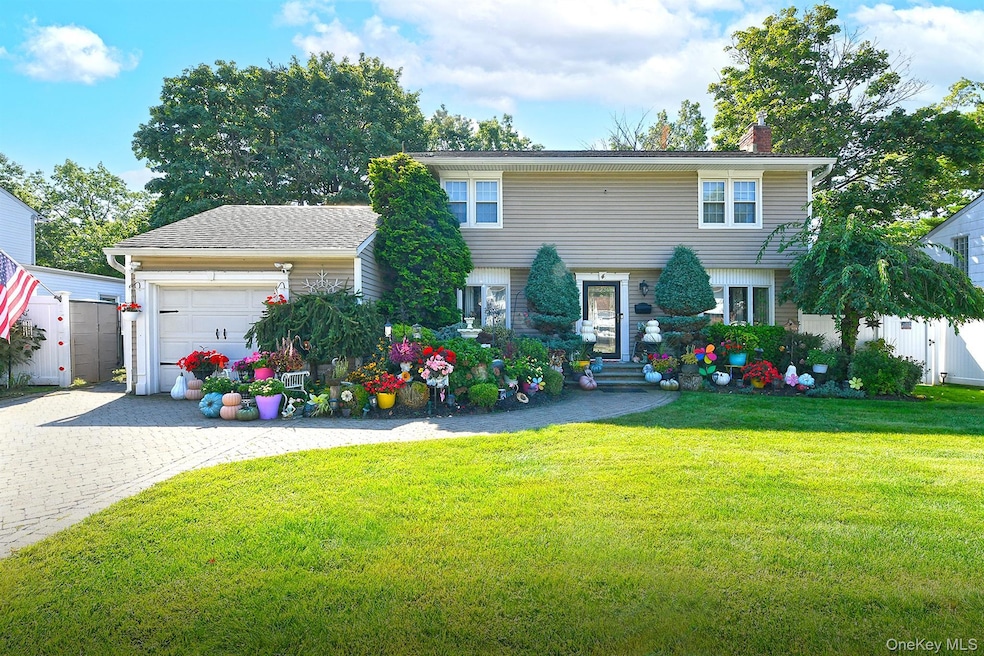 4 Cranford Rd, Plainview, NY 11803 - photo 1