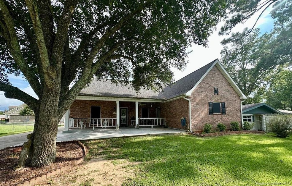 409 Pine St, Welsh, LA 70591 - photo 1