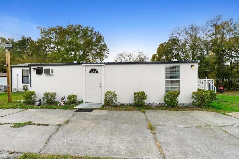 207 Robinhood Dr, Deland, FL 32724 - photo 1