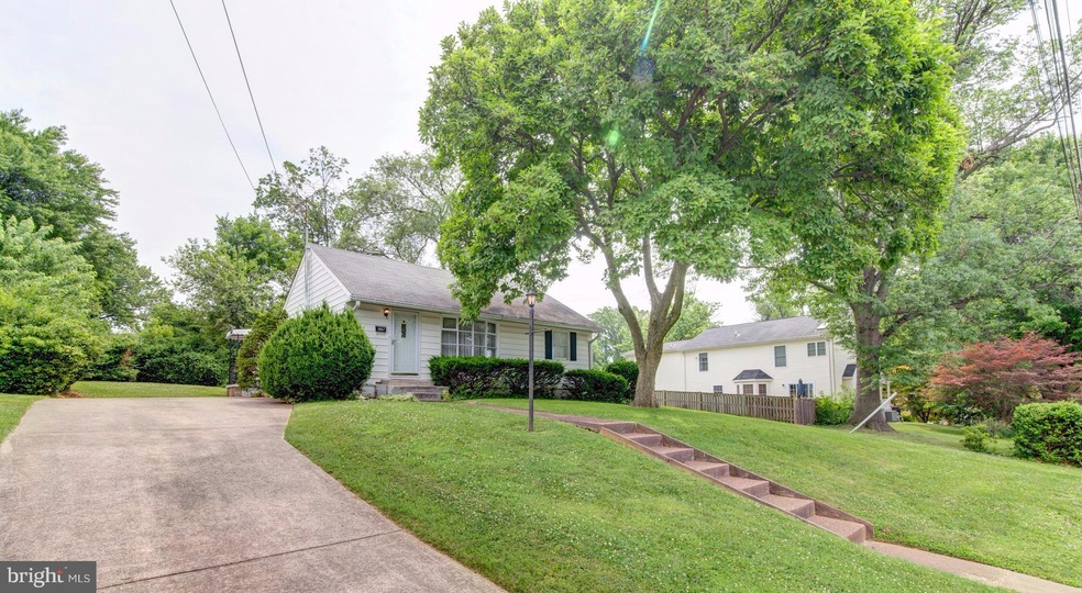 1867 Griffith Rd, Falls Church, VA 22043 - photo 1