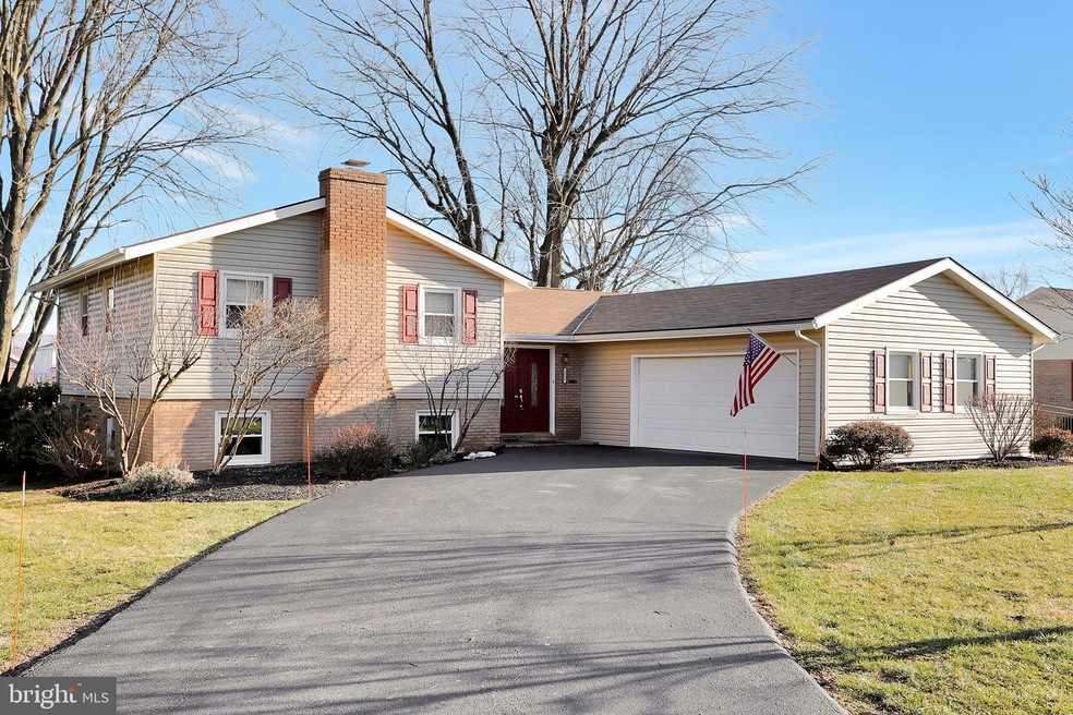 2007 Maplewood Dr, Hagerstown, MD 21740 - photo 1