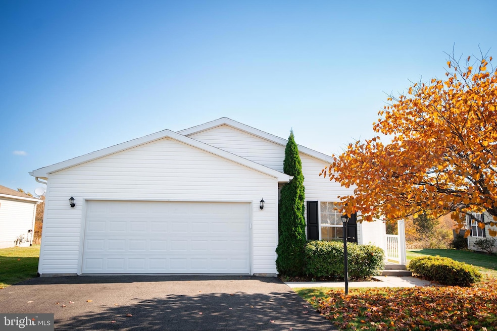25 Eagles Watch N, Bechtelsville, PA 19505 - photo 1