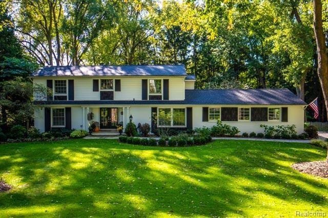 WELCOME TO THE STUNNING 6933 E KNOLLWOOD. PREPARE 