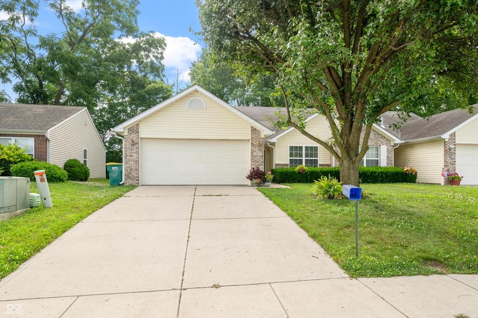 1021 Ebony Cir, Franklin, IN 46131 - photo 1