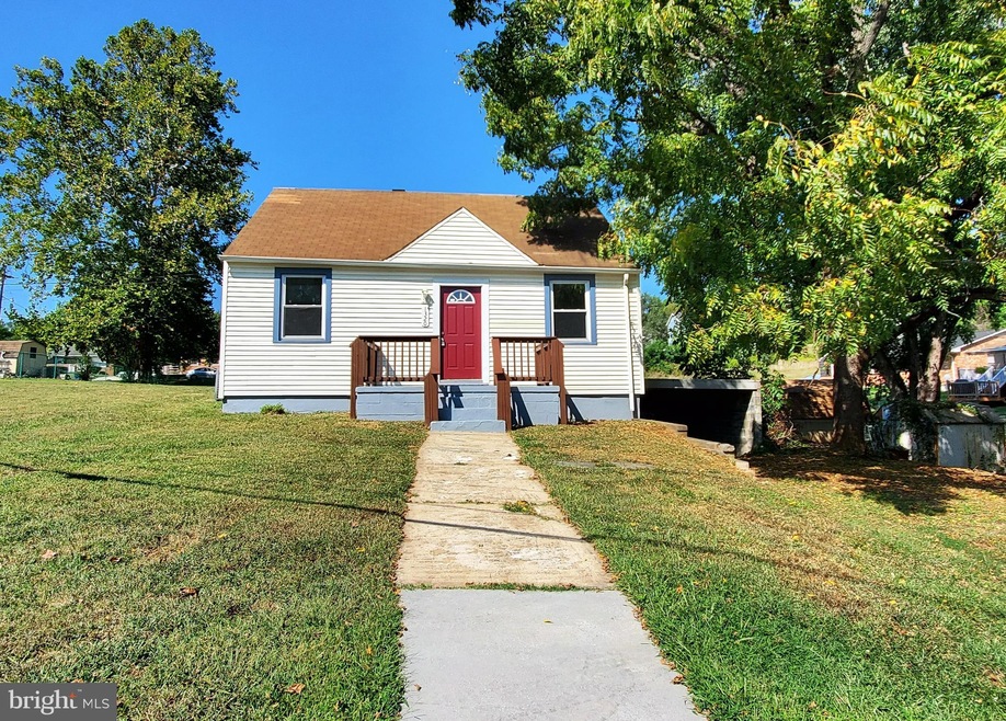 1320 Edgemont Ave, Front Royal, VA 22630 - photo 1