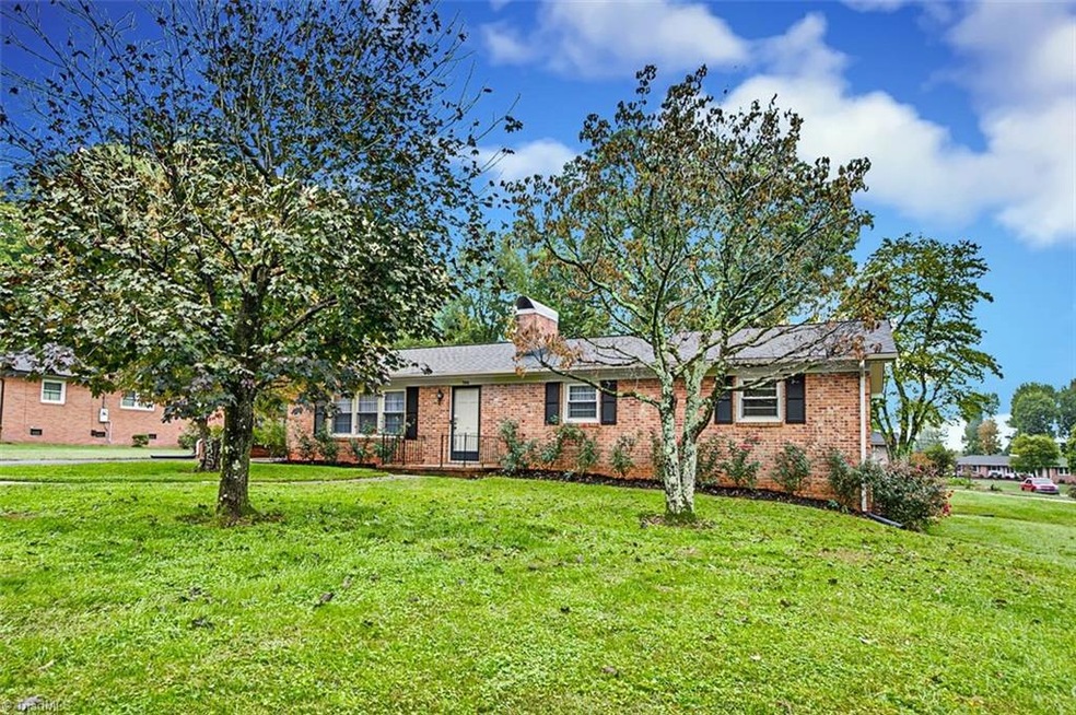 386 Clearview Dr, Asheboro, NC 27205 - photo 1