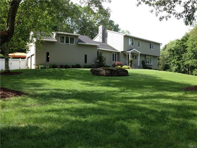 11 Skating Pond Rd, Trumbull, CT 06611 - photo 1