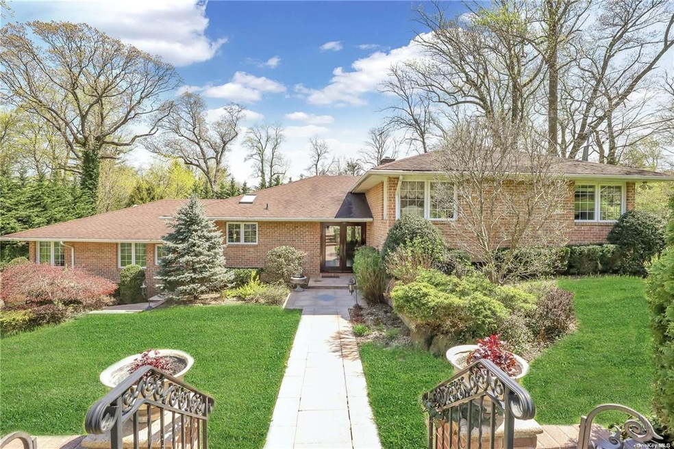 11 the Hemlocks, Roslyn, NY 11576 - photo 1