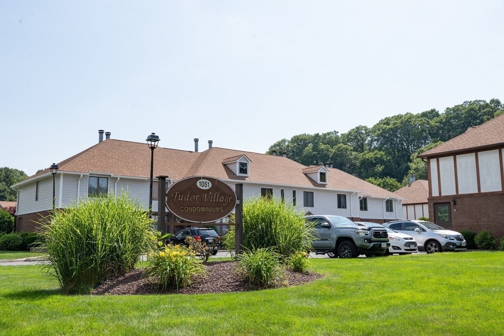 1051 Elm St unit 8, West Springfield, MA 01089 - photo 1