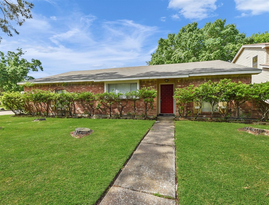 17022 Bougainvilla Ln, Friendswood, TX 77546 - photo 1