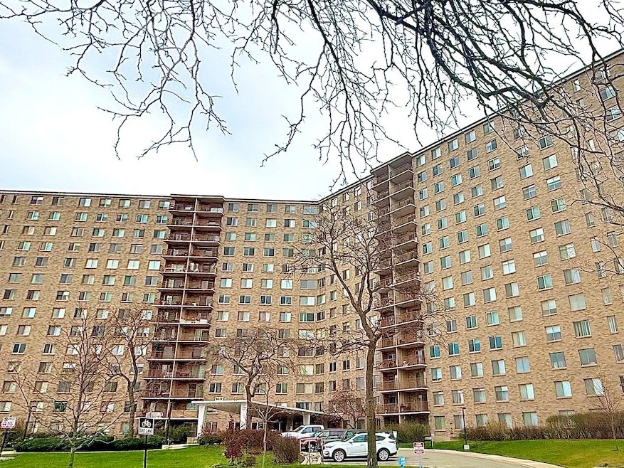 Winston Towers unit 1006, Chicago, IL 60645 - photo 1