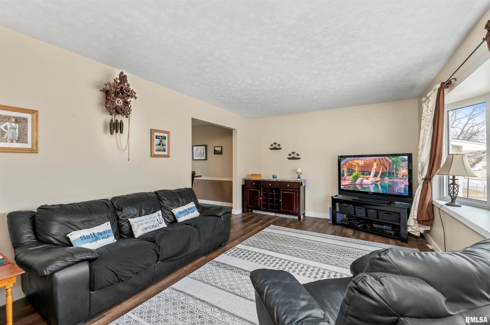 2645 W 35th St, Davenport, IA 52806 - photo 1