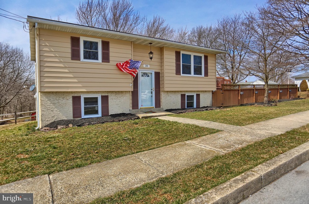 30 N 6th St, Womelsdorf, PA 19567 - photo 1