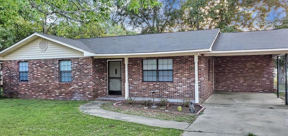 101 S River St, Claxton, GA 30417 - photo 1