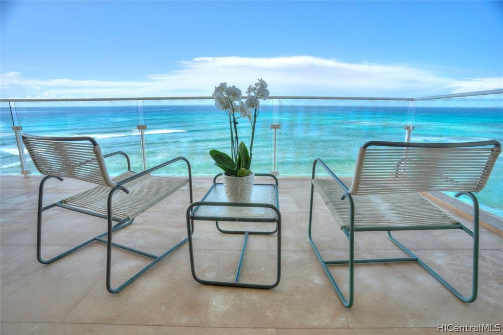 Enjoy the ocean view through the glass ocean raili