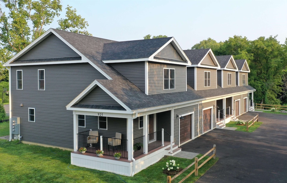 925 Falls Rd unit 1, Shelburne, VT 05482 - photo 1