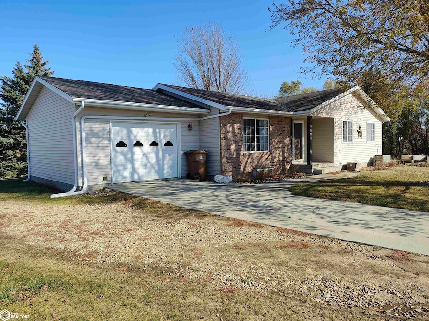 109 W Hilltop Ct, Coon Rapids, IA 50058 - photo 1