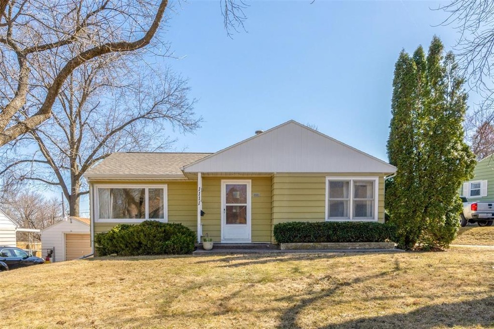 1111 20th St SW, Cedar Rapids, IA 52404 - photo 1