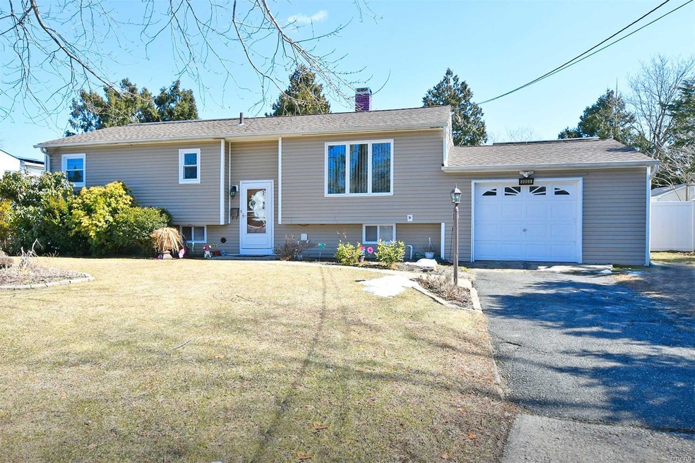 3005 Sipp Ave, Medford, NY 11763 - photo 1