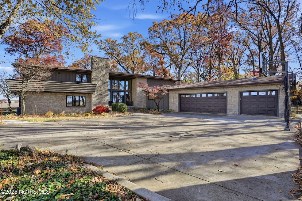 16620 Mitchell Rd, Bowling Green, OH 43402 - photo 1