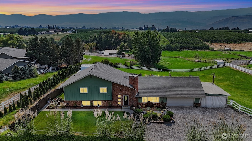 2716 8th St NE, East Wenatchee, WA 98802 - photo 1