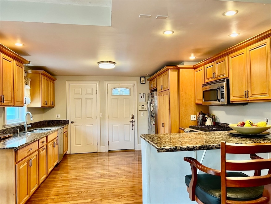 55 Beach St unit 2, Malden, MA 02148 - photo 1