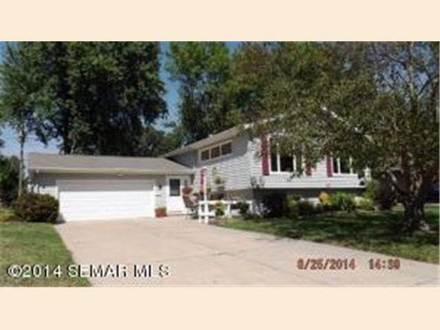 201 Fairview Dr, Albert Lea, MN 56007 - photo 1