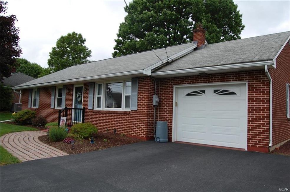 Welcome to 557 Mountain View Ave.