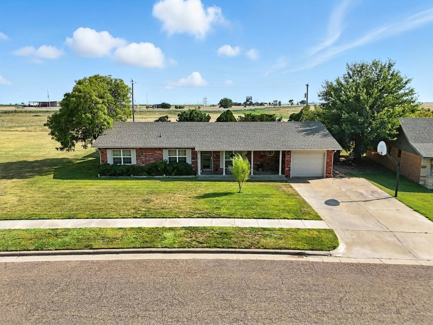 6061 Sunset Dr, Guymon, OK 73942 - photo 1