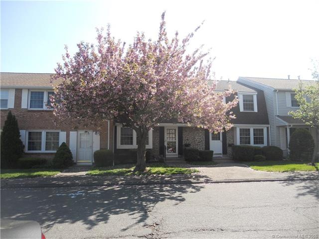 176 Penn Common unit 176, Milford, CT 06460 - photo 1