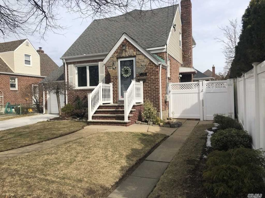 175 Claflin Blvd, Franklin Square, NY 11010 - photo 1