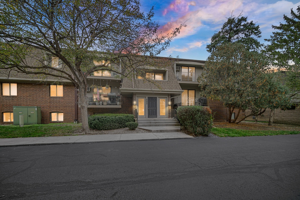 128 E Bailey Rd unit G, Naperville, IL 60565 - photo 1