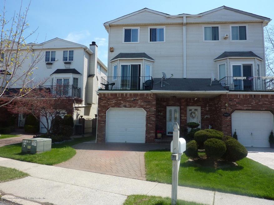 79 Dina Ct, Staten Island, NY 10306 - photo 1