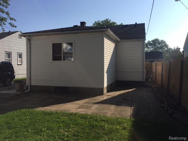 21801 Shakespeare Ave, Eastpointe, MI 48021 - photo 1
