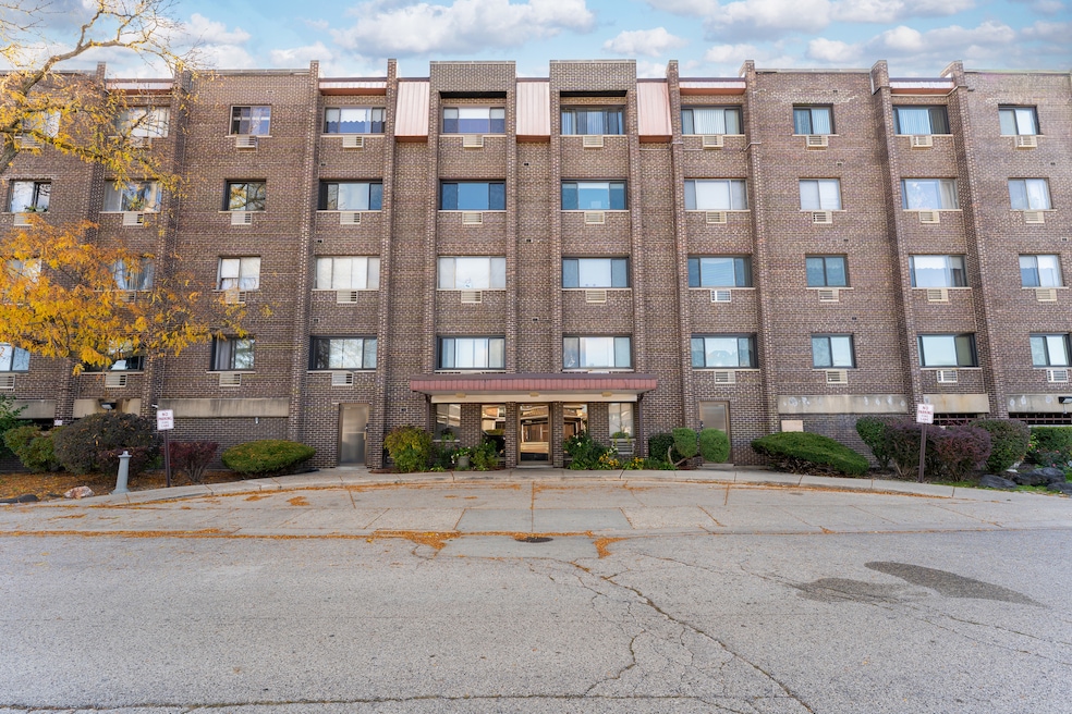 4623 N Chester Ave unit 410W, Chicago, IL 60656 - photo 1