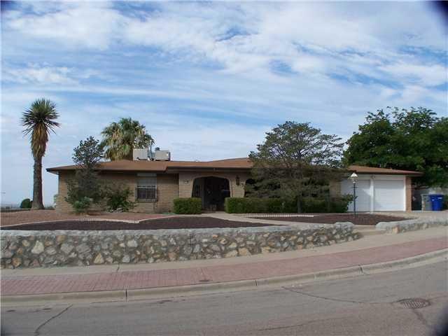 10129 Stoneway Dr, El Paso, TX 79925 - photo 1