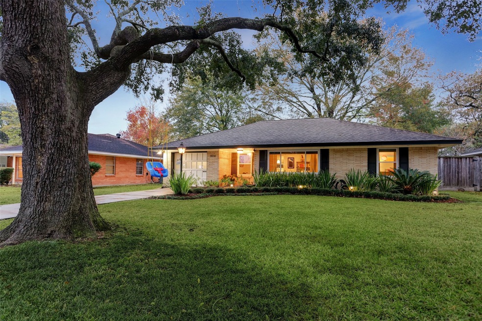 2030 Saxon Dr, Houston, TX 77018 - photo 1