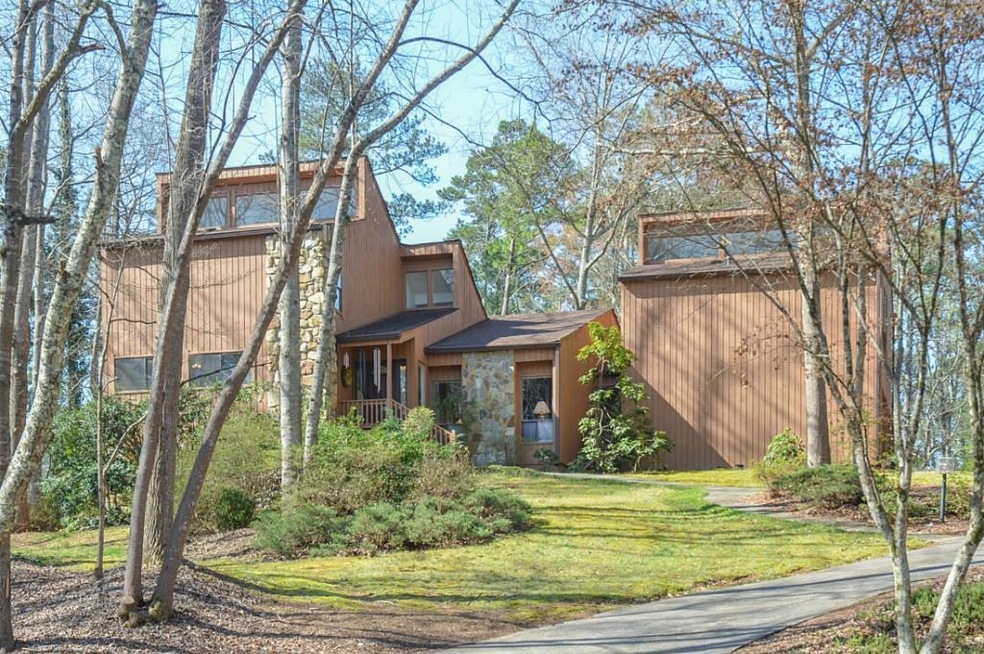Updated contemporary home in Rivermont on 8th tee-