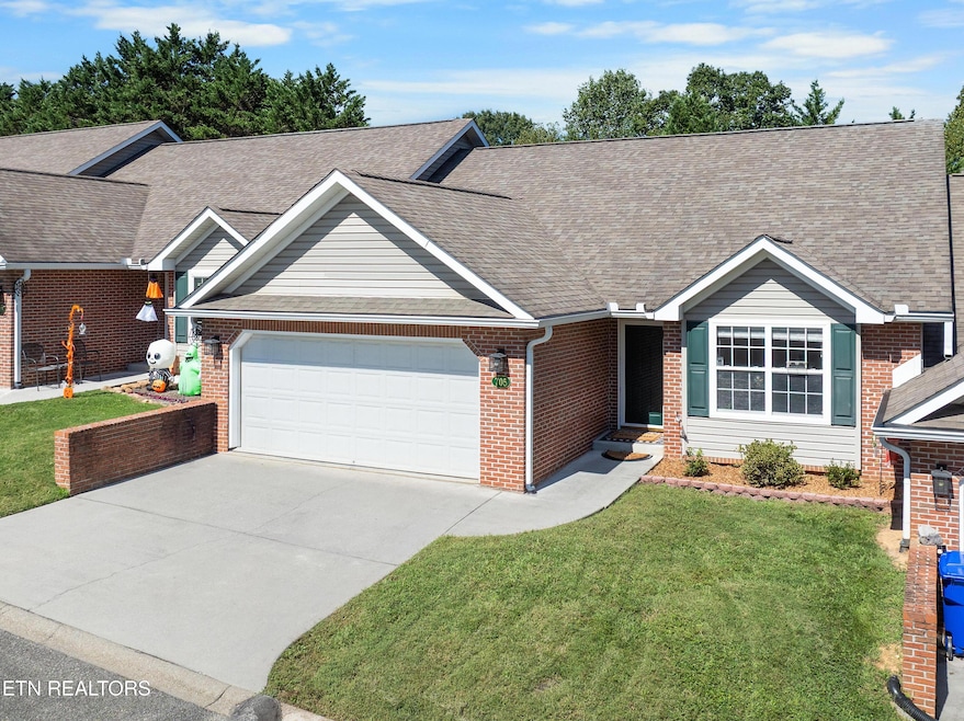 705 Lower Pond Way unit 22, Knoxville, TN 37920 - photo 1