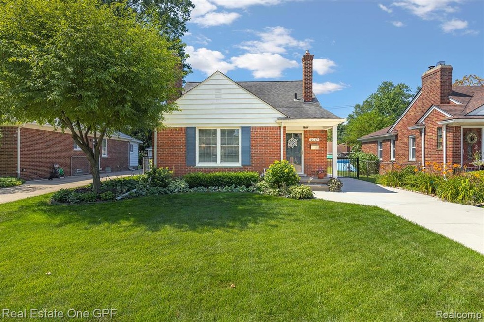 2017 Stanhope St, Grosse Pointe Woods, MI 48236 - photo 1