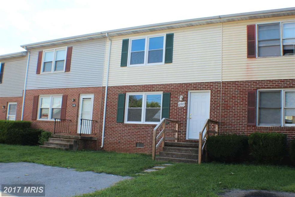 220 Cloud St, Front Royal, VA 22630 - photo 1