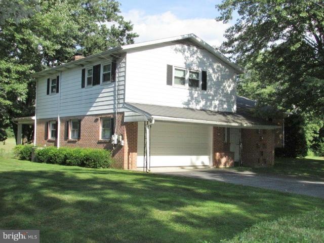 214 Edgewater Dr, Chambersburg, PA 17202 - photo 1