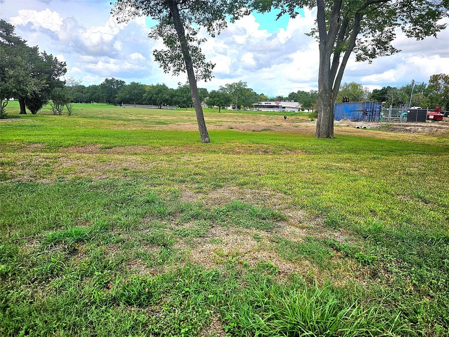 610 Hathaway St, Alvin, TX 77511 - photo 1