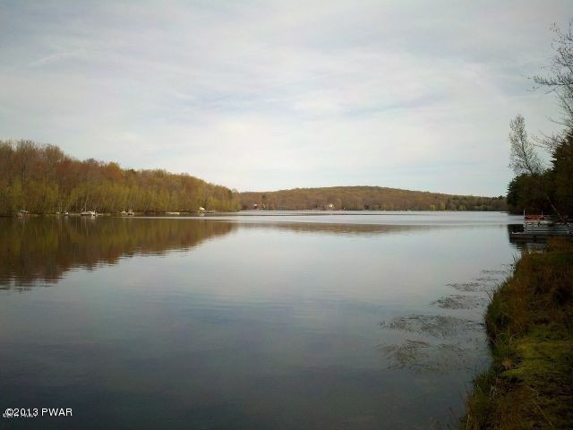 112 Hemlock Point Ct, Hawley, PA 18428 - photo 1