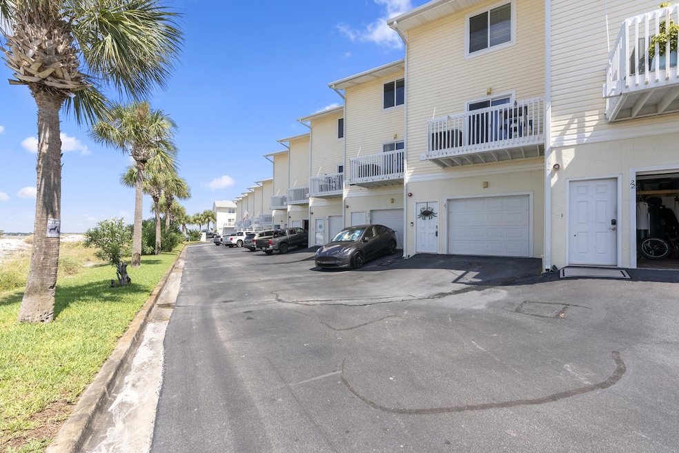 1440 Paradise Point Dr unit 21, Navarre, FL 32566 - photo 1