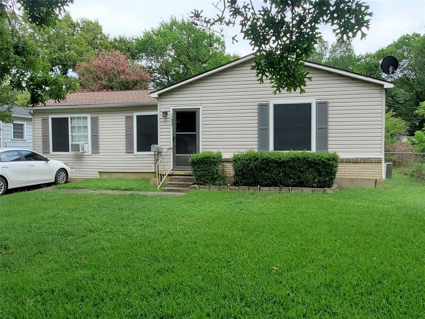 1502 Pecan St, Bonham, TX 75418 - photo 1